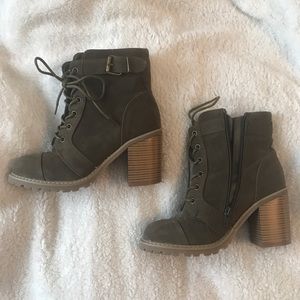 Hippie laundry chunky heel ankle boot
